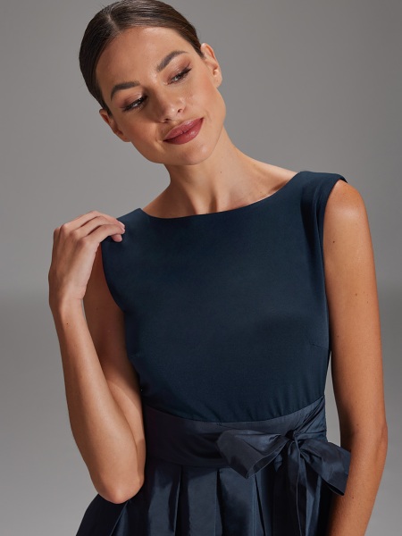 Swing Cocktailkleid aus Microtaft 77760810-3030